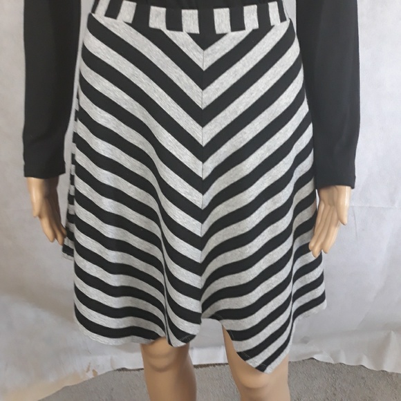Xhileration Black/gray Skirt size Medium - Picture 2 of 3